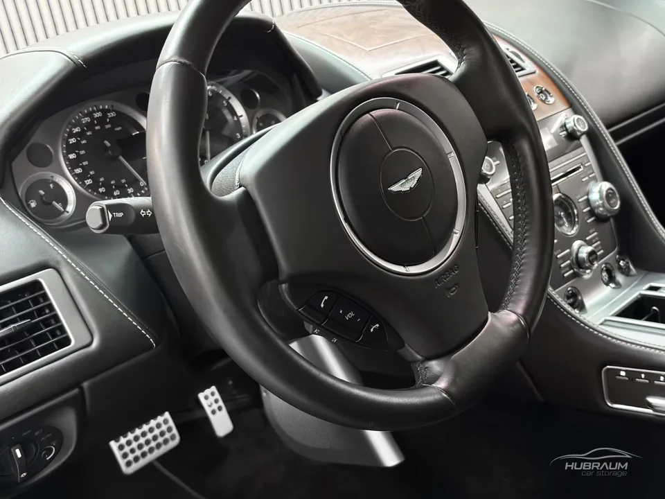 Aston Martin DB9