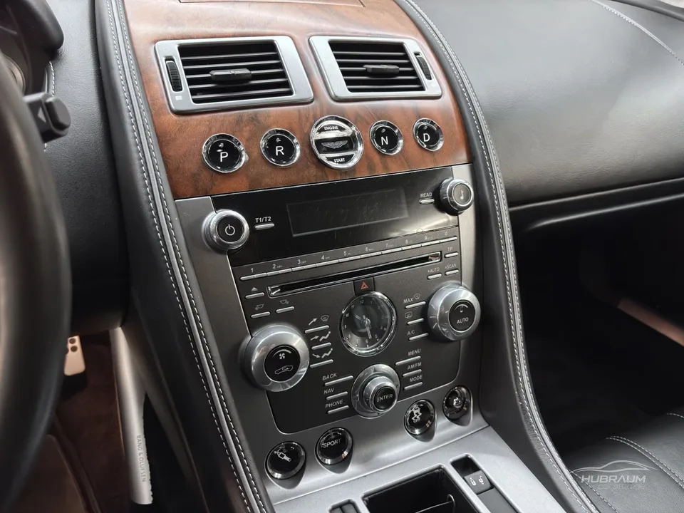 Aston Martin DB9