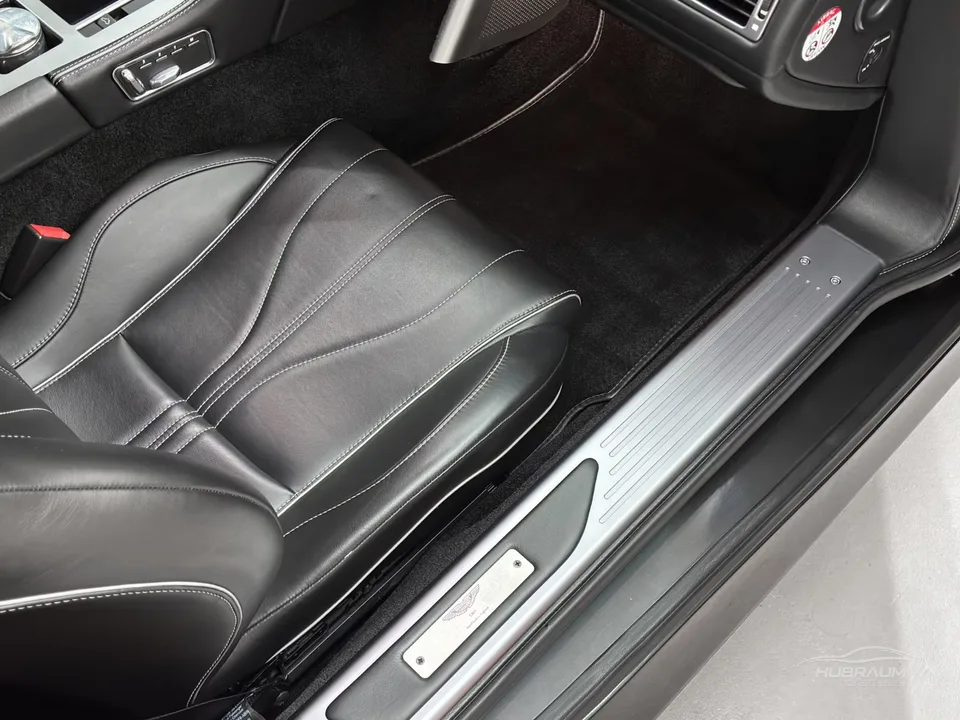 Aston Martin DB9