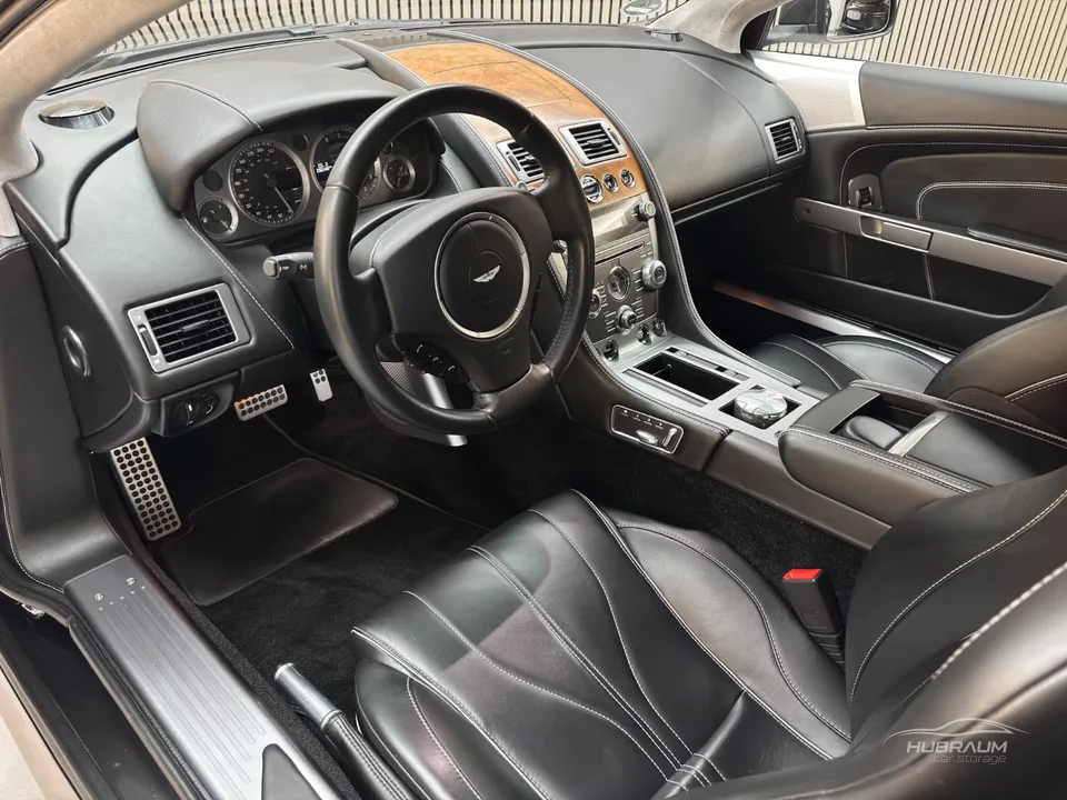 Aston Martin DB9
